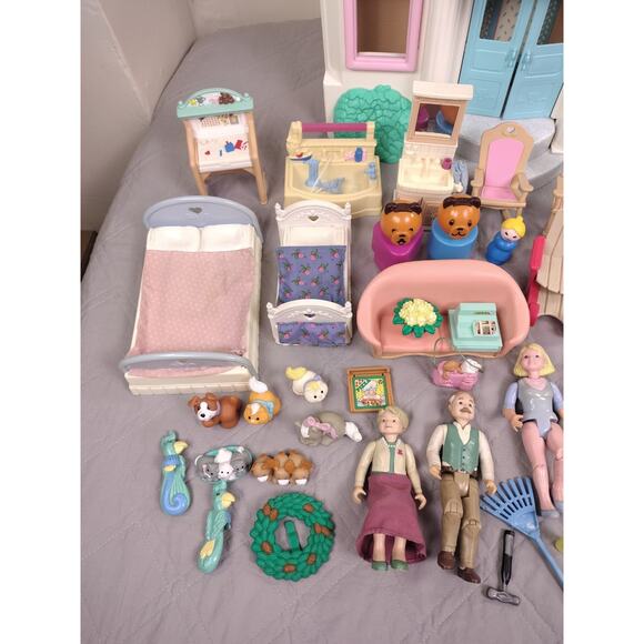 Fisher Price Loving Family Grand Dollhouse 1997 Purple Roof / Accessories VTG - Picture 2 of 16